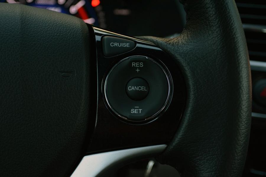  Honda Civic Hybrid 2013 года  (фото 16 из 29)